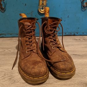 Dr Martens women's 9 boot